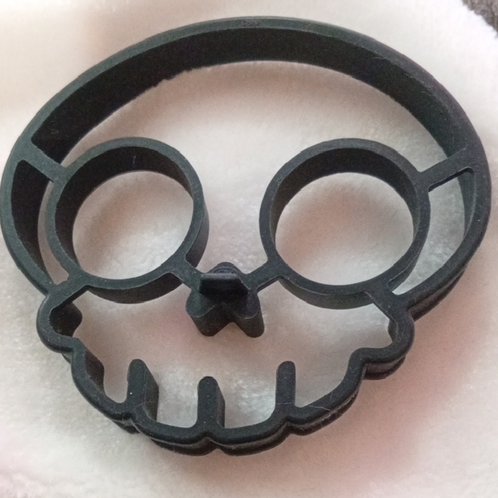 Black Skull-Shaped Cookie Cutter